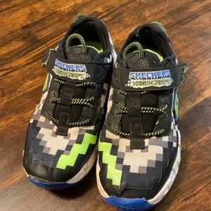 Boys Skechers Mega Craft size 3 tennis shoe Velcro snap